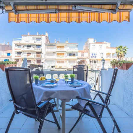 Holiday home Holiday Porto Fino 33-35c Empuriabrava
